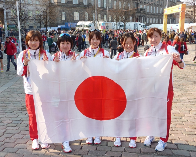 国別団体戦で銅メダルを獲得した日本チーム！