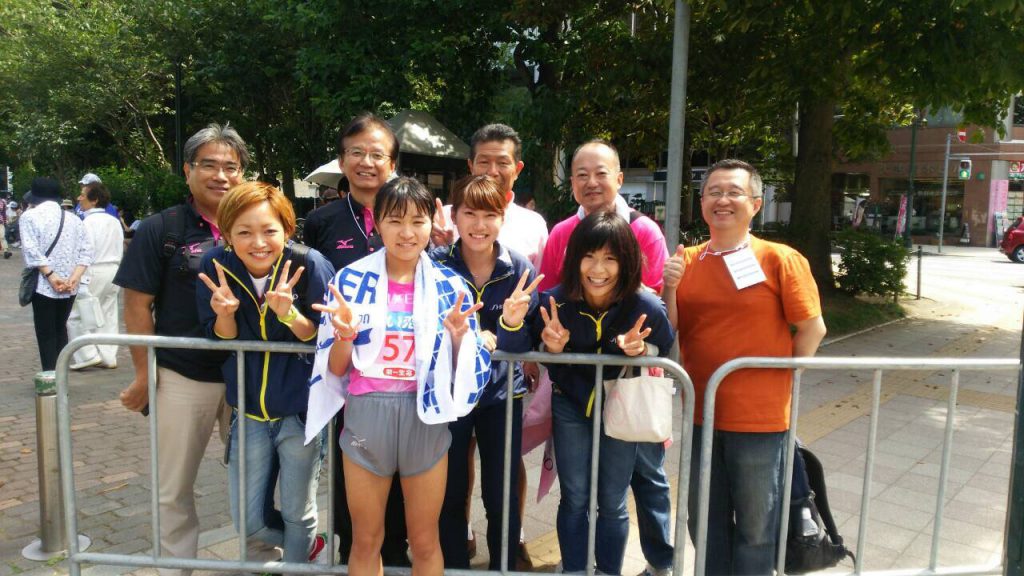 千歳で合宿中の選手３名(左から会津、山本、岩田)も応援にかけつけました！